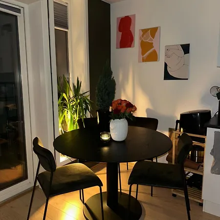 Oasis, Close To The Centre With Good Bus Connections *