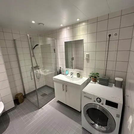 Oasis, Close To The Centre With Good Bus Connections *