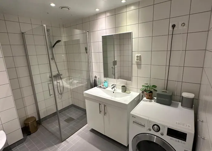 Oasis, Close To The Centre With Good Bus Connections *